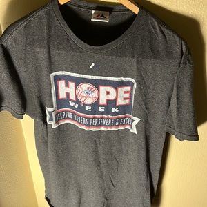 MLB Majestic Men’s Yankees HOPE Week Tee Color Gray Size Appears to be  Medium